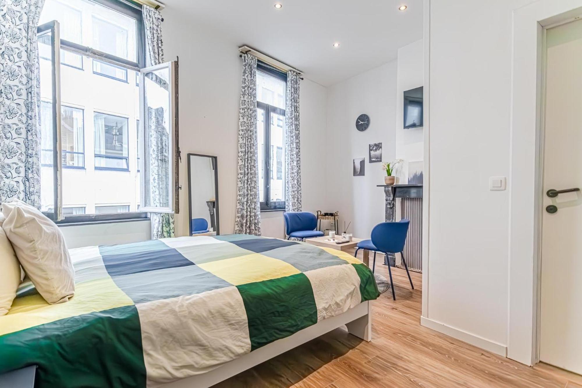 6 Stylish & Comfortable , Heart Of Apartment *