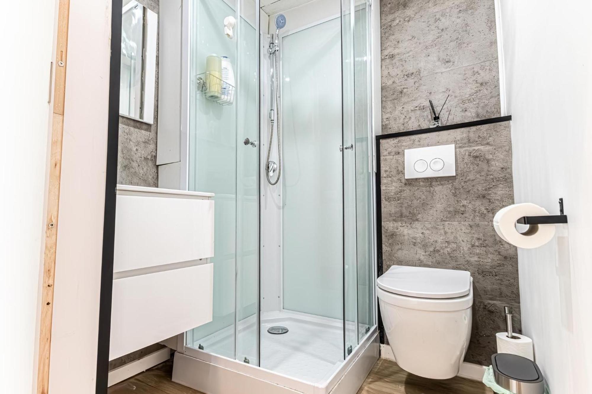 6 Stylish & Comfortable , Heart Of Appartement